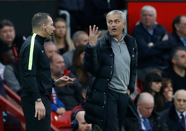 Gây hấn trọng tài, Mourinho bị phạt cực nặng