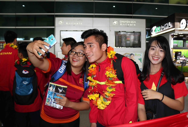 U19 Việt Nam rạng rỡ ngày trở về