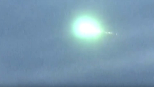 UFO khổng lồ bí ẩn trên trời Nhật Bản gây kinh ngạc