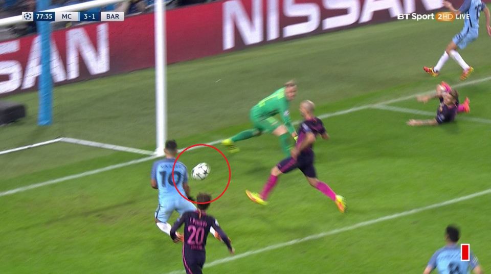 Man City bị tố thắng