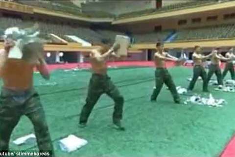 Xem lính Triều Tiên dùng đầu đập vỡ gạch