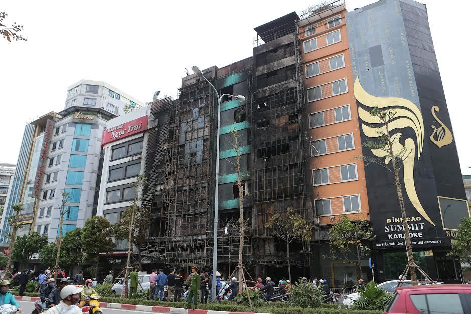 Cháy lớn 13 người chết: Chủ quán karaoke phớt lờ yêu cầu