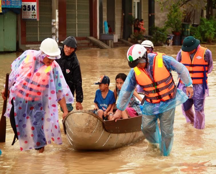 Lũ lớn tấn công Bình Định- Phú Yên, 7 người chết, mất tích