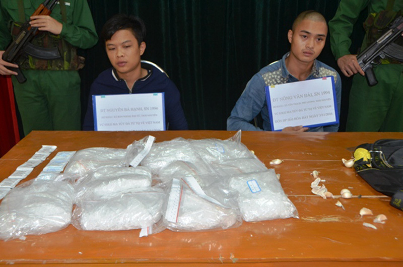 Quảng Ninh: Bắt 2 thanh niên vận chuyển 5 cân ma túy đá