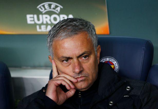 Ngoại hạng Anh vòng 11: Mourinho, trí khôn của ông đâu?