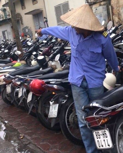 Hà Nội: Gửi xe máy vào bệnh viện bị “chém đẹp” 30.000 đồng/lần