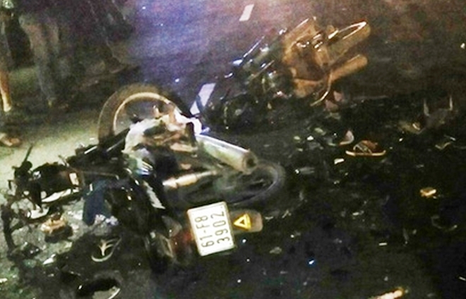Xe máy chở 5 gặp nạn, thiếu nữ chết thảm