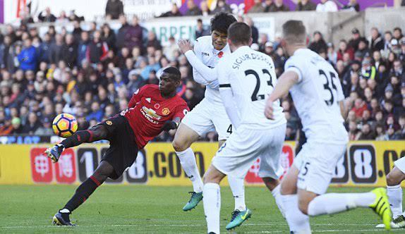 Quay chậm siêu phẩm volley đẳng cấp của Pogba