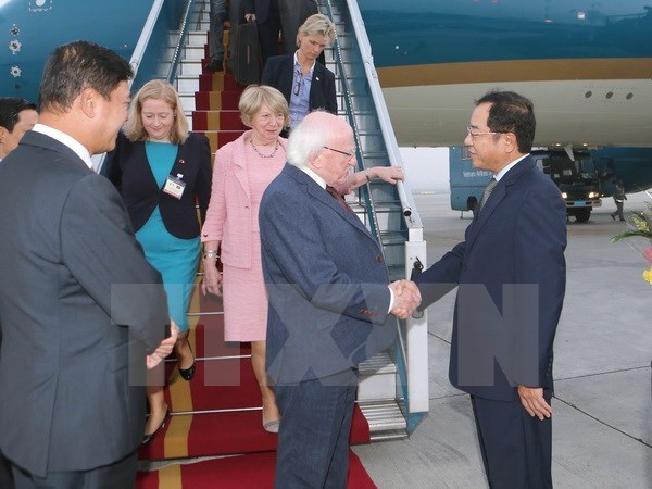 Tổng thống Ireland bắt đầu chuyến thăm VN