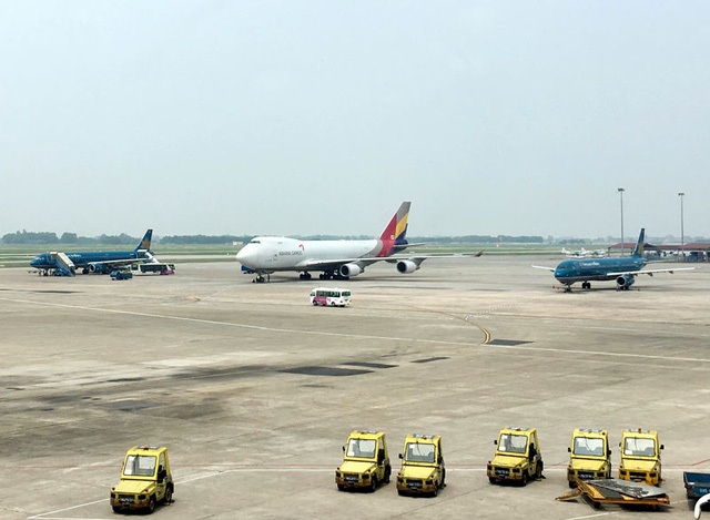 Cảnh cáo du khách Trung Quốc lục đồ người khác trên máy bay