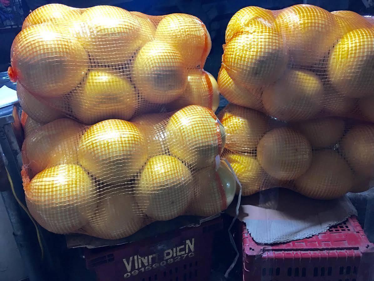Bưởi lạ vàng bóng: Hàng Tàu đấy...