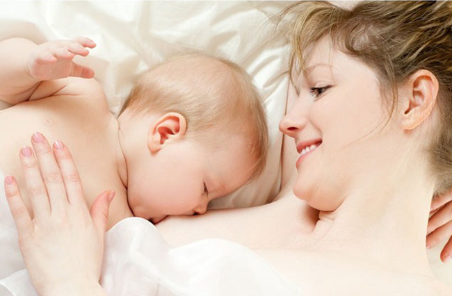 Con ngủ xuyên đêm: Chiến tích của người mẹ hoàn hảo?