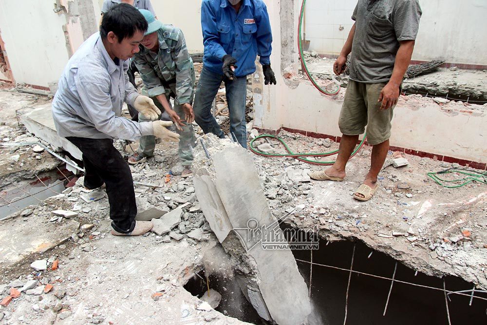 Hà Nội phá dỡ nhà nghiêng như tháp Pisa