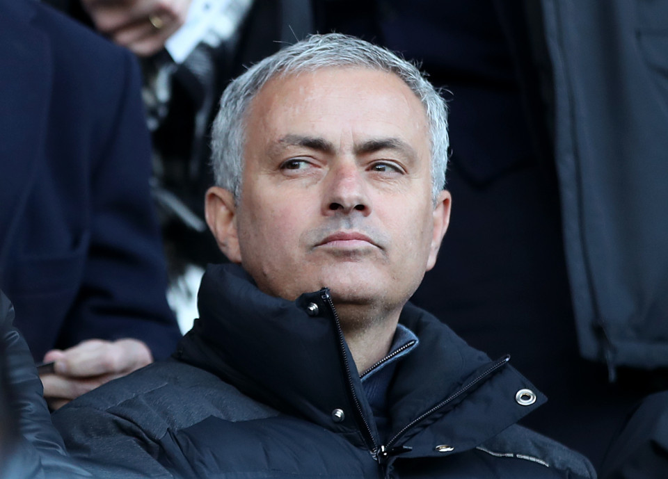 Mourinho cáu tiết muốn đuổi đội ngũ bác sỹ MU