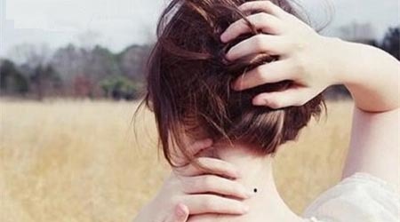 Nốt ruồi cùng một vị trí nhưng đỏ - đen khác biệt, họa phước khó lường