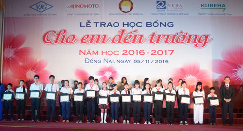 Ajinomoto tặng học bổng ‘Cho em đến trường’