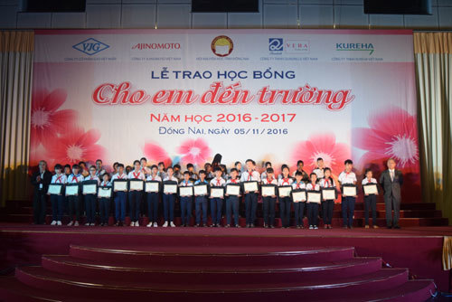 Ajinomoto tặng học bổng ‘Cho em đến trường’