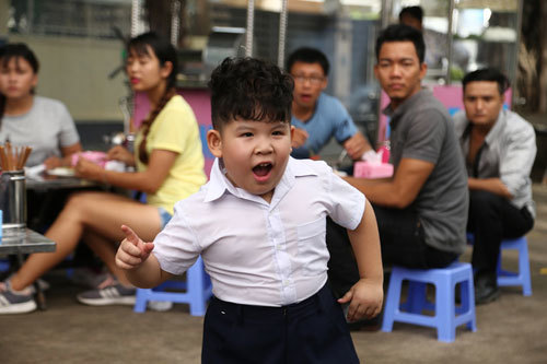 Giới trẻ sôi sục ‘chà, xoa’ theo trào lưu bà nội trợ