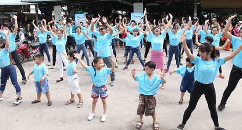 Giới trẻ sôi sục ‘chà, xoa’ theo trào lưu bà nội trợ