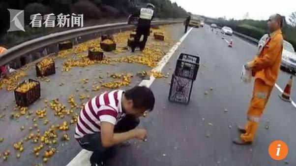 tài xế bưng mặt khóc