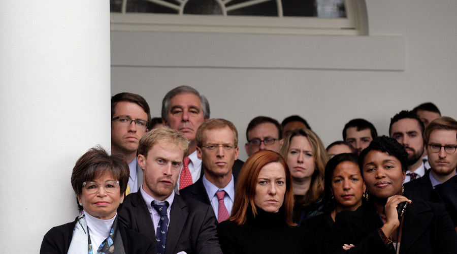 Nhân viên Nhà Trắng mặt tiu nghỉu khi Obama chúc mừng Trump
