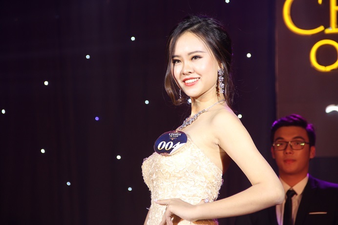 Ngất ngây nhan sắc nữ sinh Trường ĐH Luật Hà Nội