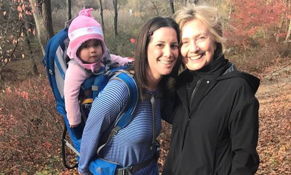 Thất cử, Hillary về nhà đi bộ leo núi cùng chồng