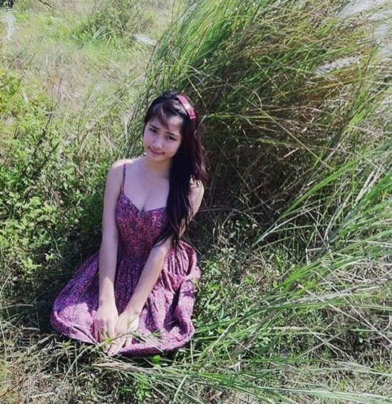 Hòa Minzy khoe ảnh sexy năm 16 tuổi