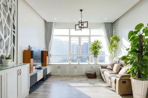 Căn hộ 130m2 sáng bừng sau khi sửa với 220 triệu
