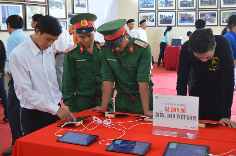 Tư liệu chủ quyền Hoàng Sa, Trường Sa đến với Vĩnh Long