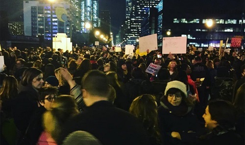 Cố vấn của Trump mong Obama, Hillary phản đối biểu tình