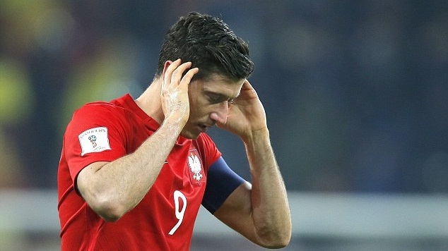 Lewandowski lập cú đúp, Ba Lan tiếp tục bay cao