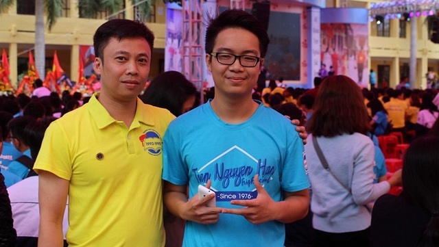 Gặp nam sinh làm vỡ gương ô tô và để lại lời xin lỗi