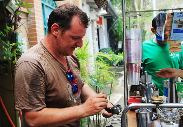Ông chủ Pháp bán cà phê 15.000 đồng một ly ở Sài Gòn