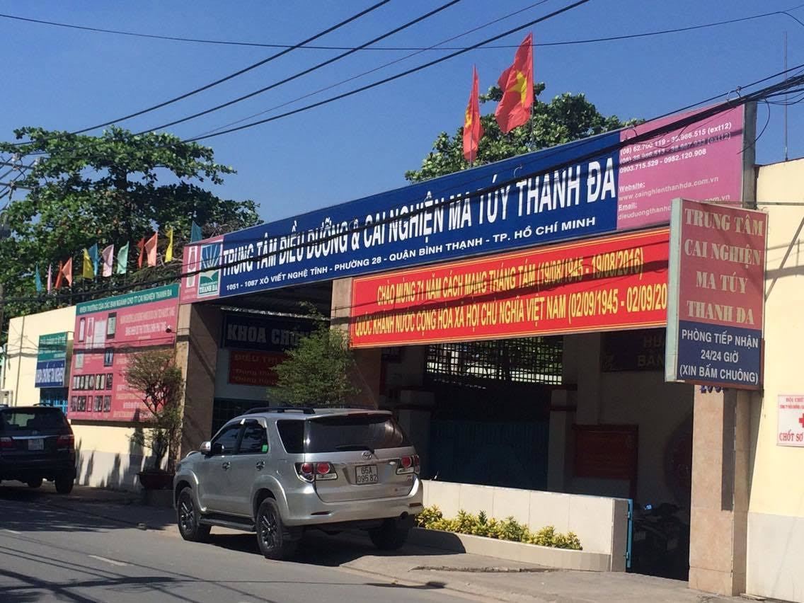 Học viên cai nghiện ma tuý gây rối, cứa cổ bảo vệ