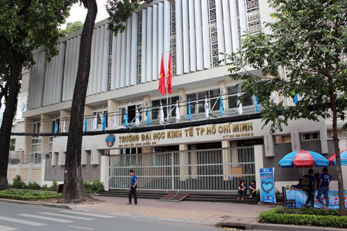 Giám đốc dùng bằng đại học giả suốt 20 năm