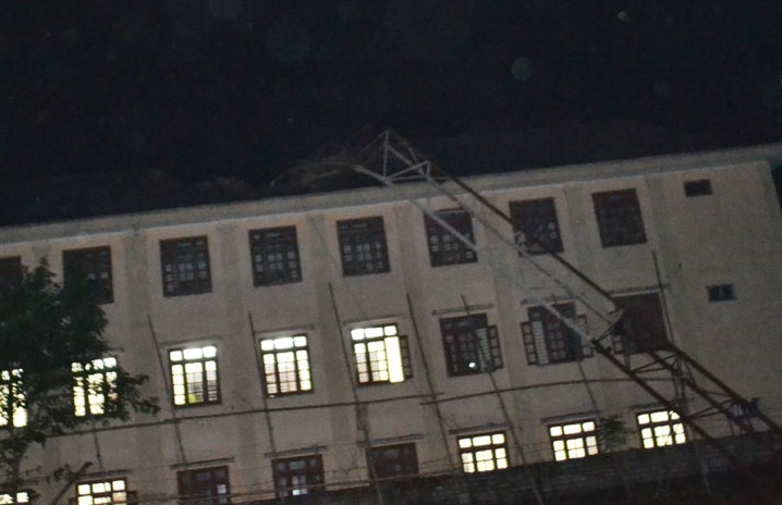 Sở Xây dựng ngỡ ngàng vì cần cẩu đổ sập vào trường học