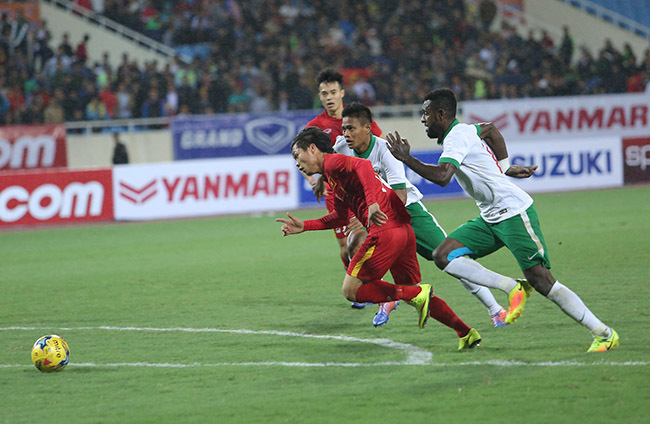 ĐTVN lên đường dự AFF Cup: Mong đầu xuôi, đuôi lọt