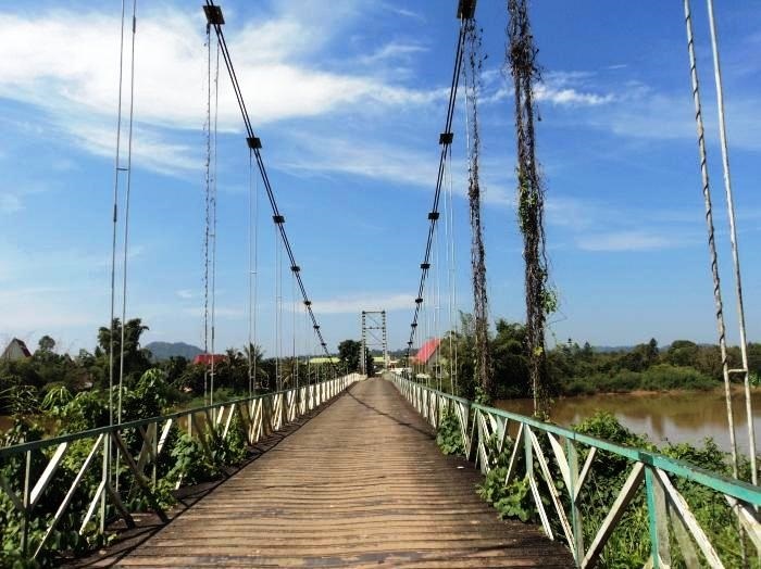 Sập cầu treo qua sông Đồng Nai, 4 người gặp nạn