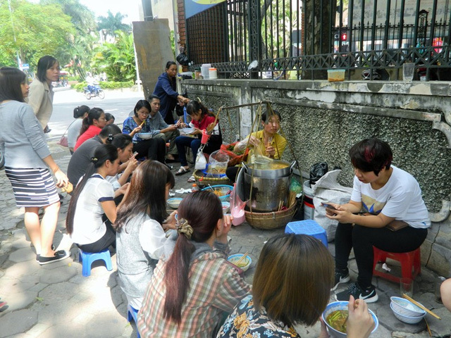 'Văn hóa' bệt trong ẩm thực đường phố Hà Nội