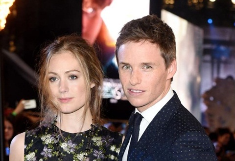 Vợ chồng Eddie Redmayne tình tứ trên thảm đỏ