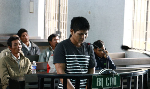 Bố dượng 9X bỏ thuốc chuột, đầu độc con người tình