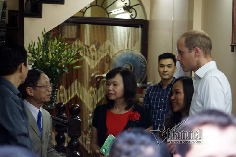 Hoàng tử vào tiệm thuốc bắc