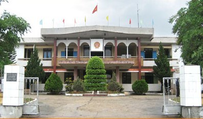 Đình chỉ nữ phó phòng xúc phạm người dân