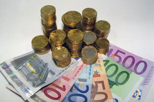 Tỷ giá ngoại tệ ngày 18/11: USD lên đỉnh 13 năm, sắp ngang Euro