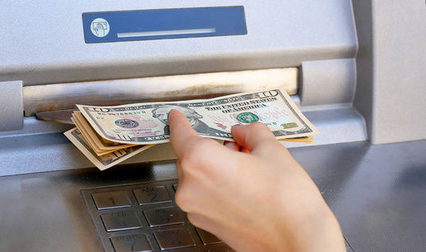 Nhặt được thẻ ATM, rút trộm 50 triệu rồi ôm họa tù tội