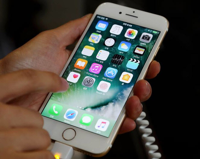 Lý do Apple chưa thể sản xuất iPhone màn hình OLED