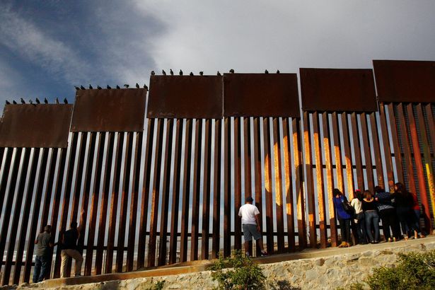Nỗi sợ bên bức tường biên giới sắp xây của Trump