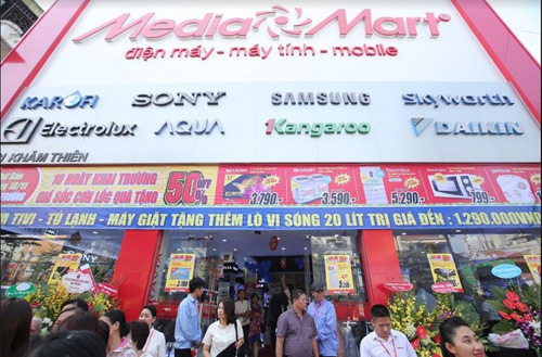 MediaMart 211 Khâm Thiên quá tải ngày đầu tiên mở bán