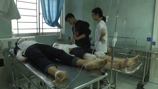 Nổ bếp gas mini, 10 học sinh bị bỏng